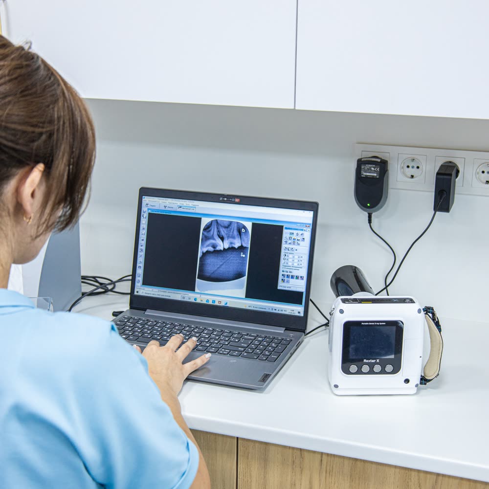 Ermiş Dental'de şeffaf tedavi planı görüşmesi